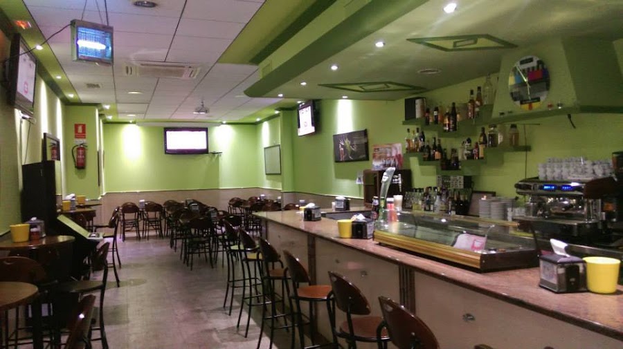 Bar-Cafetería-Churrería y tienda de chucherías: El Kasera